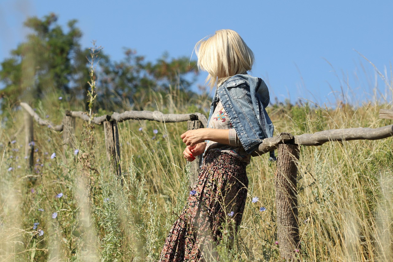 Foraging for Beginners: A Guide to Safe Wild Edibles and Nature Exploration